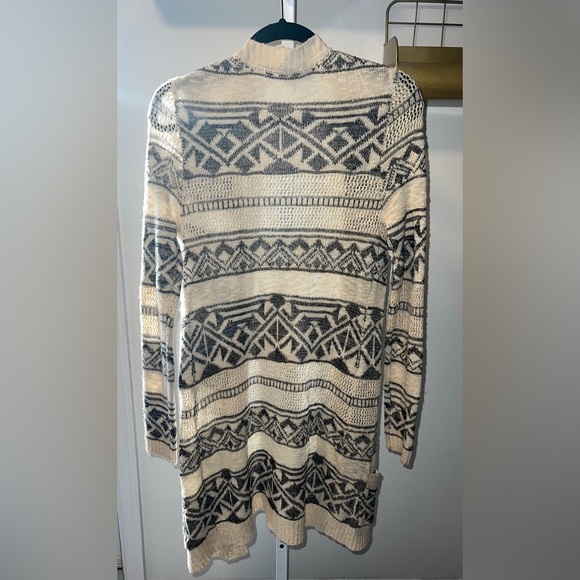 Pink Republic Size Medium Aztec Print Oat and Black Cardigan - Picture 2 of 7